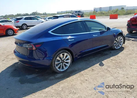2018 Tesla Model 3 Long Range/Mid Range z USA, uszkodzony, nr VIN 5YJ3E1EA3JF049721